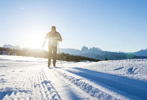Langlauf in der verschneiten Bergwelt